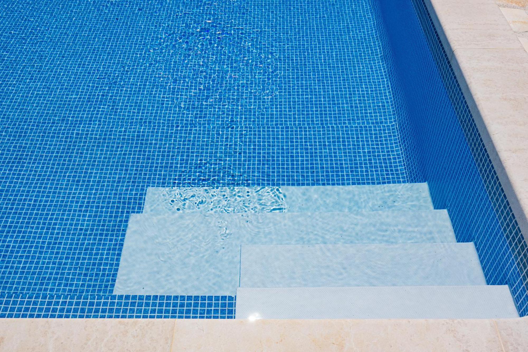 Villa Brioni With Pool By Rentistra Cabrunici Exterior foto